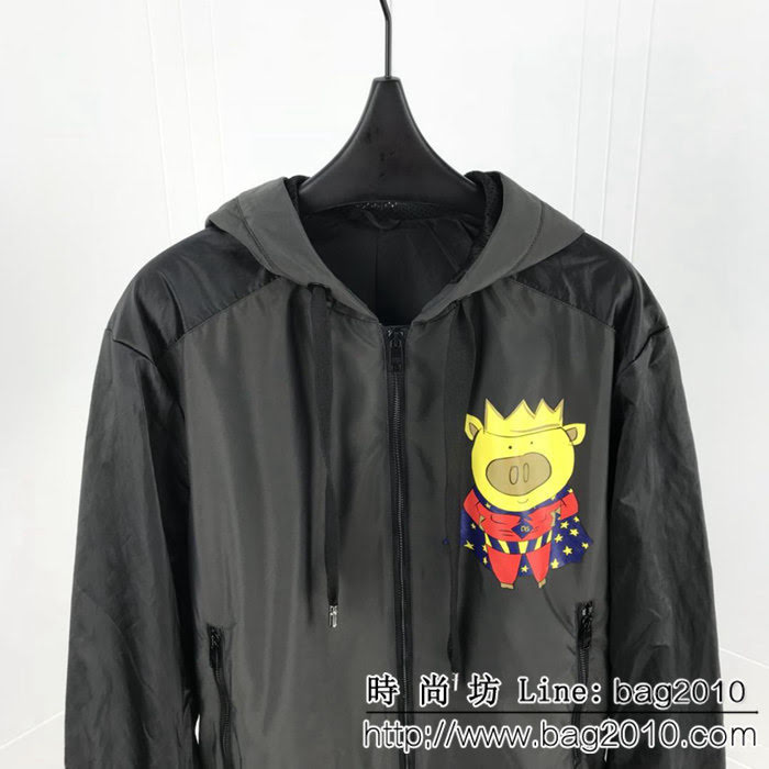 DＧ杜嘉班納 19ss春季新款 豬年趣味小豬印花圖案 原單管道貨 男款風衣外套 ydi2295